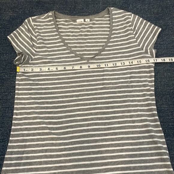 Gap T-shirt striped gray  Dress size medium - Picture 5 of 5